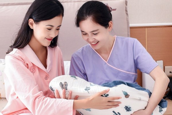 中国家庭为何“不得不”出国寻求代孕？